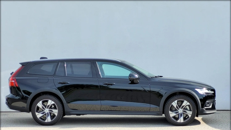 Volvo V60 Cross Country cena 239555 przebieg: 12130, rok produkcji 2023 z Szczucin małe 466